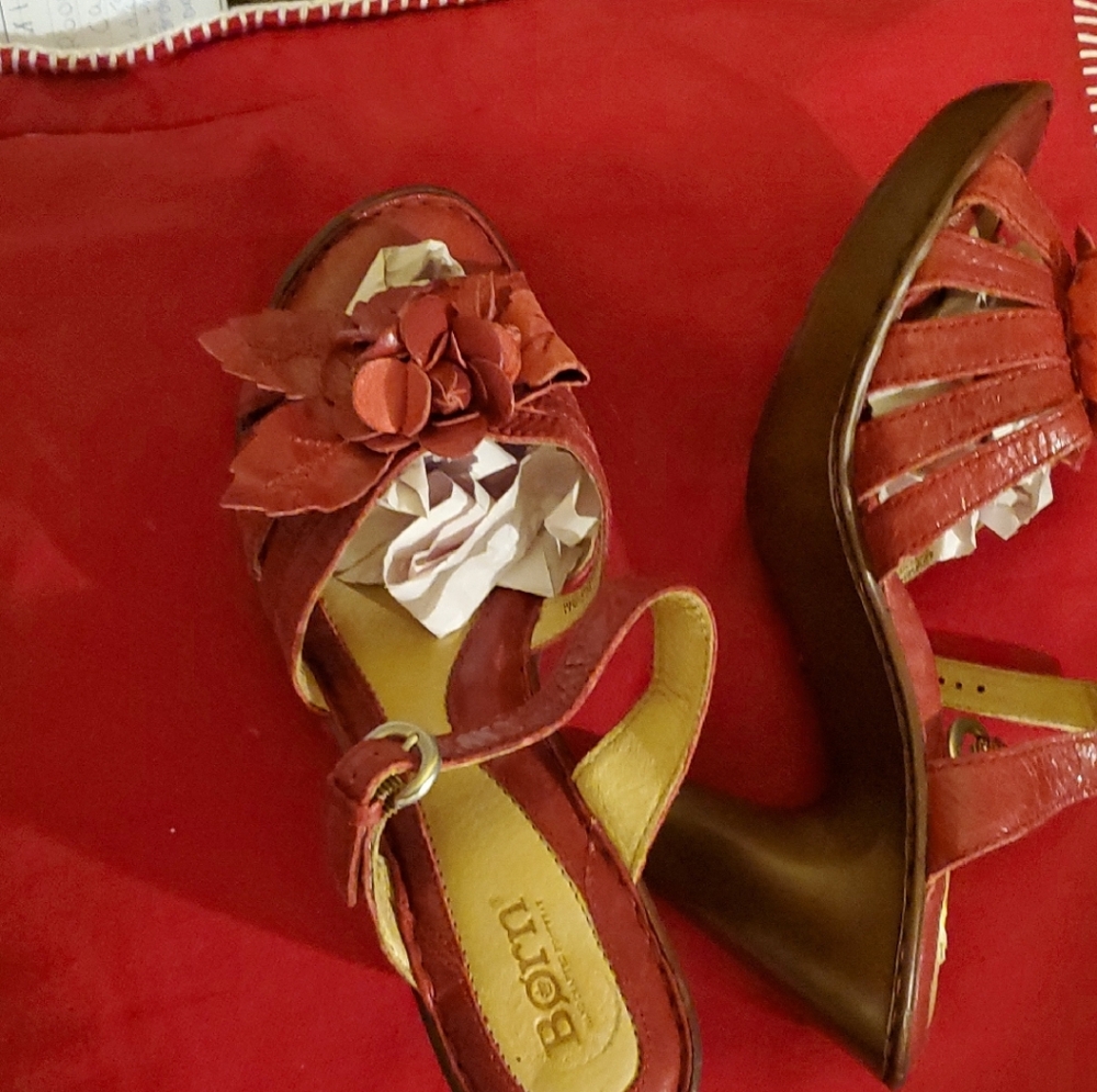 Born Women's Crimson Sandals with Floral Detail
